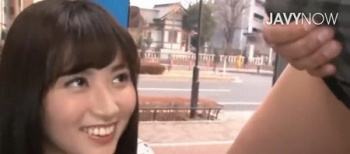 【マジックミラー】街でナンパした黒髪で清楚な女の子にいきなりフル勃起したチンコを見せつけて、ハメちゃう！の画像