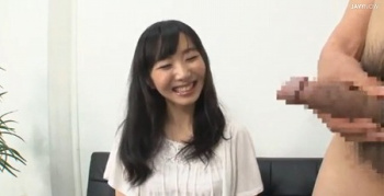 【若妻監修シコシコオナニー鑑賞会】「視線釘付け！？」個室でおしとやかな清楚系ジーンズ黒髪奥さんに魅せつけセンズリオナニーの画像