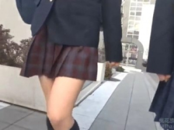 ウブな女子校生たちを下着モニターと騙してナンパ連れ込み敏感おっぱい揉み揉みマッサージする！友達の目の前で感じさせて4P乱交の画像