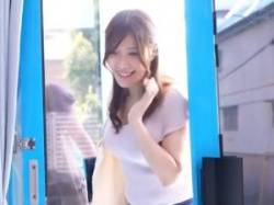 【MM号】39歳には見えないほど綺麗な美熟女を主婦モデルにと褒めて誘いナンパ連れ込み!マイクロビキニで恥ずかしがる不倫SEX!の画像
