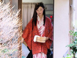 ［中出し喰い/温泉～慰安旅行］やだぁ透け透けパンツ！四十代の熟した女社長が部下とお風呂で逆ハーレム遊び、エロ動画WWWWWWWWの画像