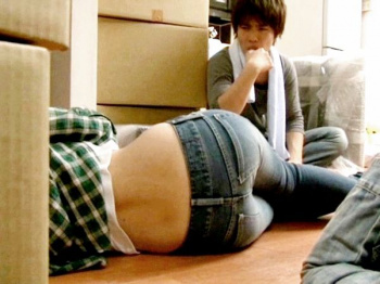 《即ハメ》友達ばかりの宅飲みで泥酔＆寝ているエロ巨乳な女友達に発情勃起♡昏睡する肉便器をデカチン強●凌★で着衣レ●プ♡の画像