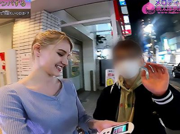 [生ハメ×美女]《素人》金髪の純白肌を持つ美女が素人男性の自宅で裸身をさらし情熱的な愛撫と結合を楽しむ刺激的なシチュエーションの画像