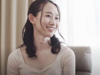 【美熟女の御褒美】色白美肌でスレンダーな継母が息子と愛欲まみれのセックス～水戸かな～の画像