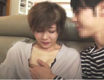 小顔でショートボブが魅力的!キュートな熟女が義息と中出しFuckでもえる~瀬戸奈々子動画~の画像