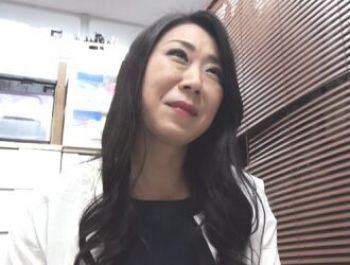 熟女のハメ撮り～セックスレスで乾いた膣から愛液が溢れ出す爆乳奥さん～の画像