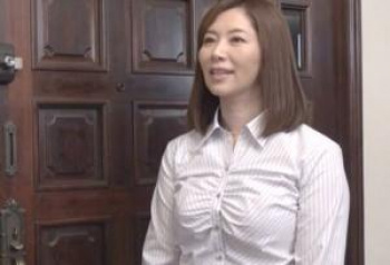 五十路の熟女先生~ベロチューを交わしながら濃厚に交わる禁断の行為が始まる…の画像