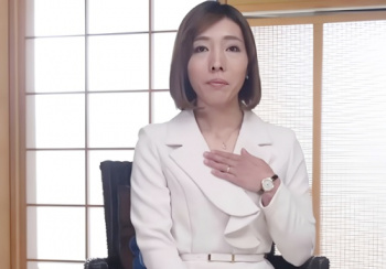 【美魔女・熟女三十路】「欲望が強いんです…♡」スレンダー巨乳胸の清楚美女なセレブ美魔女おばさんの初めてのAVが興奮する！の画像