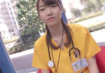 【プロナンパｘ連続中出し】「出ちゃうからぁ！♡」ロリ可愛いスレンダー巨乳おっぱいの忙しいナースがハメ潮アクメしちゃうｗｗの画像