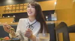 プシャシャー！咲野瑞希、一見清楚系なのに大量潮吹く美脚OLセフレの画像