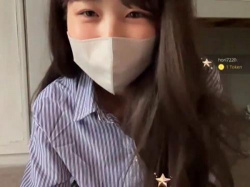 ライブチャット「あぁぁやばい…このパンツめっちゃ食い込みが凄い…めっちゃ当たる！」快感に絶頂寸前ドマゾ美女！の画像