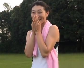 [熟女ナンパ]《人妻》熟れ妻が喉めがけてめり込む先っちょを吸引しながら早速捩じ込まれて絶頂するの画像