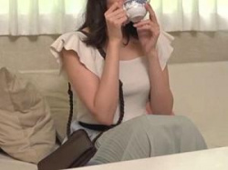 [エステ]【媚薬オイルマッサージ】オイル店に来た綺麗なお姉さんがマッサージ師に全身媚薬オイルを塗りたくられて身体が火照り…の画像