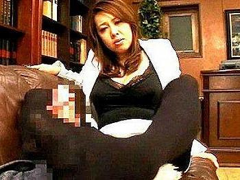 [エロタレ]＜リアル性教育！＞「パパには秘密ね…」色気ムンムン極エロ美人奥さん！近親セックスで息子に教えちゃう(アダルト動画)の画像