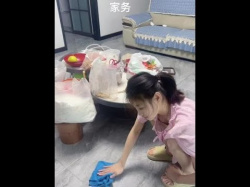 【youtube】床に水をこぼしたから拭く動画の画像