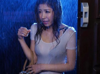【さとう白音】大雨でずぶ濡れの家庭教師の美女がセクシーすぎて欲情のあまり肉体関係に墜ちる！の画像