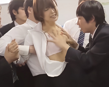 【葵つかさ】会社で日常的にセクハラの域を超えた性的イジメを受ける可愛いOLさん!僕も我慢できずに…ドクドクでるよ!!の画像