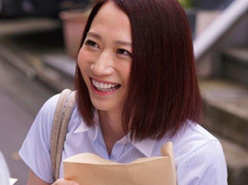 【水戸かな】容姿端麗で熟女と呼ぶには美しすぎる真っ白で綺麗なスレンダー美ボディの美女と肉体関係に嵌る！の画像