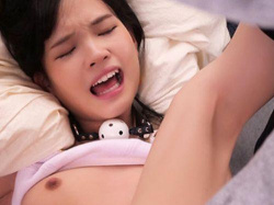 【工藤ララ】童顔ロリの可愛らしい少女を力付くで押さえつけて無理やり挿入する危険映像!の画像
