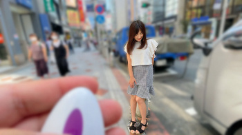 【素人】賞金目当てでリモコンバイブを装着してお散歩！街中の羞恥プレイに悶絶した美少女を激しく生ハメ中出し！の画像