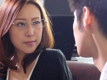 【松下紗栄子】すれ違いの夫は無視して部下の硬い肉棒に酔いしれる巨乳美熟女の不貞妻！の画像