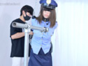 女警察官がヨダレを垂らしながら挑む脱出ゲームの画像