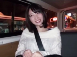 【ハメ撮り】激カワデカパイ看板娘キター！バイト衣装来てもらって乳揺れハメ撮り敢行！の画像