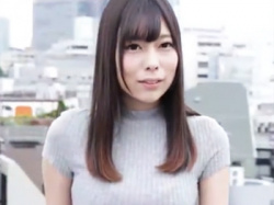 【フェラ】可愛い顔して露出好きの美女がビルの屋上でおっぱい晒して口愛抜き奉仕の画像
