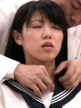 【美少女×中出し】変態医師の実態を盗撮！純真無垢な少女達に汚れた性器を未熟な膣に生挿入し、欲望のままに射精してゆく…の画像
