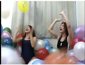 【風船】競泳水着の可愛い少女が３００個の風船で遊びます！【エロ動画】C-Format 究極★ぶっとびフェチワールドの画像