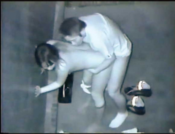 【青姦】大胆な熱愛カップルが公園で全裸セックス！【エロ動画おすすめ】LAXD Videoの画像