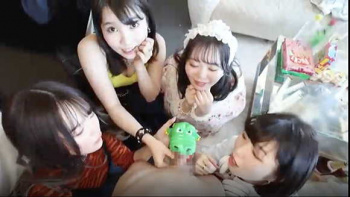 【おしっこM男】女子会に乱入したら小便をかけられた！【エロ動画おすすめ】倉本すみれ　松本いちか　枢木あおい　百瀬あすかの画像