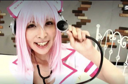 【コスプレ】ピンクの髪の美少女コスプレイヤーを電気マッサージ器でイカせる！【エロ動画おすすめ】の画像