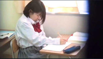 【おしっこ】真面目な女子高生が授業中に失禁してしまいます！【R18Gビデオ】の画像