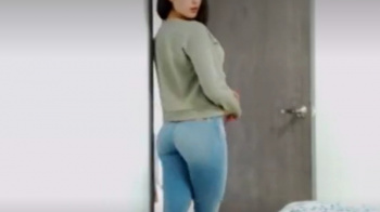 この美人がおっぱいを見せてくれるのかチラリストなのか・・・そこが問題です!の画像
