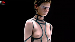 ギリギリからスケスケまであるファッションショーを見てみる??の画像