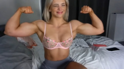メチャクチャ美人の金髪白人ギャルが筋肉ムキムキだし乳首丸見えwwwの画像