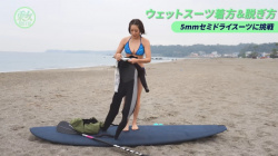 ヌードは見えないがウェットスーツの着方と脱ぎ方を教えてくれるお姉さんが最高すぎるwwwの画像