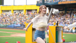 台湾のスタジアムで踊っているダンサーたちが可愛すぎで股間が熱くなる!!の画像