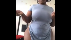 ぽっちゃり爆乳系黒人女性がぴったりした服でライブ配信中！！の画像