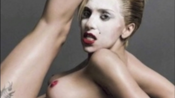 レディー・ガガのおっぱいが丸見えだからご覧下さいｗｗｗの画像