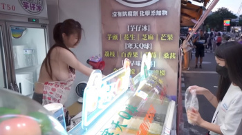この爆乳のお姉さんは絶対にポロリしていると思うんですけど見てくれない？の画像