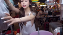 台湾のタピオカミルクティーの屋台の女性がマジでエロ過ぎると話題にｗｗｗの画像