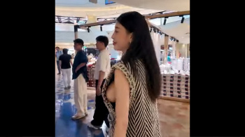 「横乳見える系」のユーチューバーがもうすぐ見えそうｗｗｗの画像