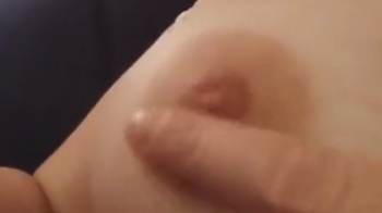 乳首にスポットを当てた乳首ピン立ち動画をご覧下さいｗｗｗの画像