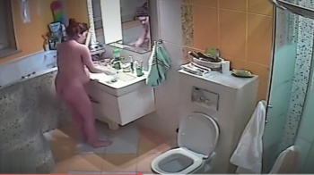 妊娠している妻のモーニングルーティーンを撮影したらエロかったｗｗｗの画像