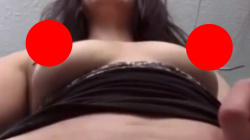 乳首を紐でクルクルして長くしているギャルですが・・・何の為？？の画像