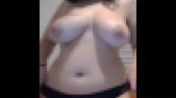 裸でライブ配信をしているのはエロ過ぎるボディの女です！！の画像