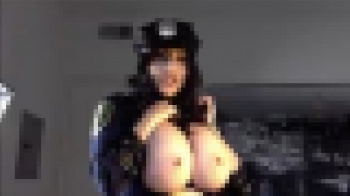 超爆乳ミニスカポリスが超爆乳を見せまくるから最高すぎるｗｗｗの画像