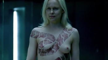 映画のワンシーンで女優の「イングリッド・ボルソ・ベルダル」が脱いでいるｗｗｗの画像